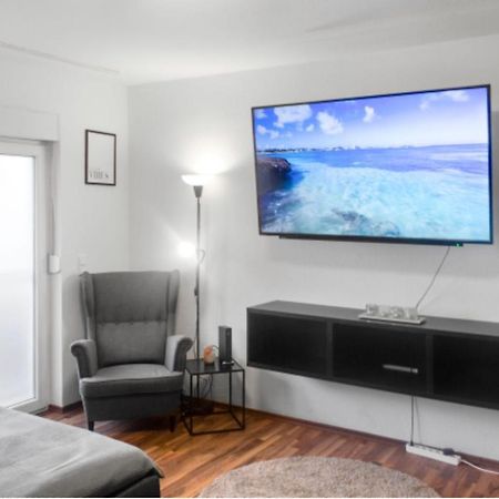 Relax Oasis With 65 Smarttv, Kitchen And Balcony Apartment Duisburg Exterior photo