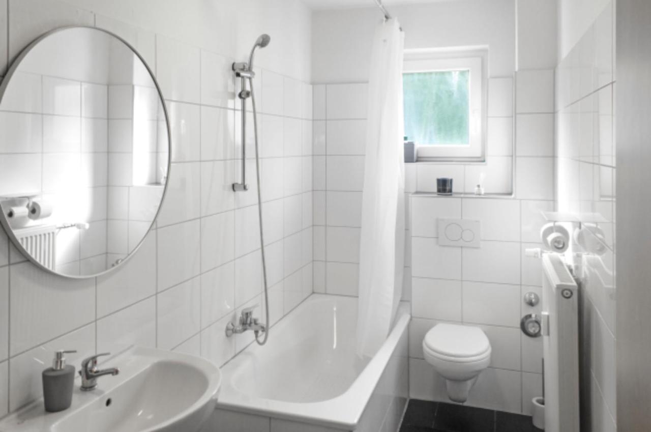 Relax Oasis With 65 Smarttv, Kitchen And Balcony Apartment Duisburg Exterior photo